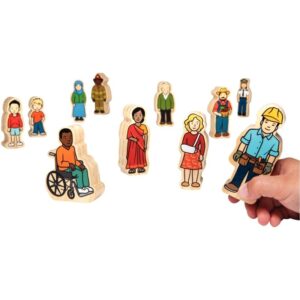 Lot de 42 personnages du monde en bois