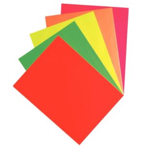 Paquet de 50 feuilles affiche fluo 90 g format 21×29,7cm 5 couleurs assorties : vert, rouge, jaune, rose, orange