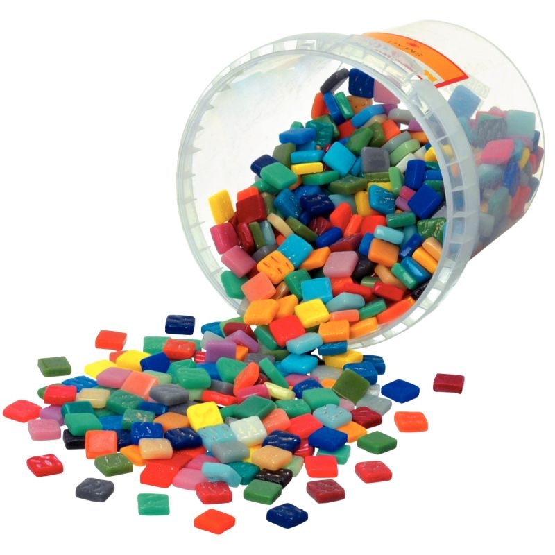 Seau de 1 litre de mosaïques smalt en pâte de verre. 10 couleurs assorties Dimensions : 1,2×1,2 cm