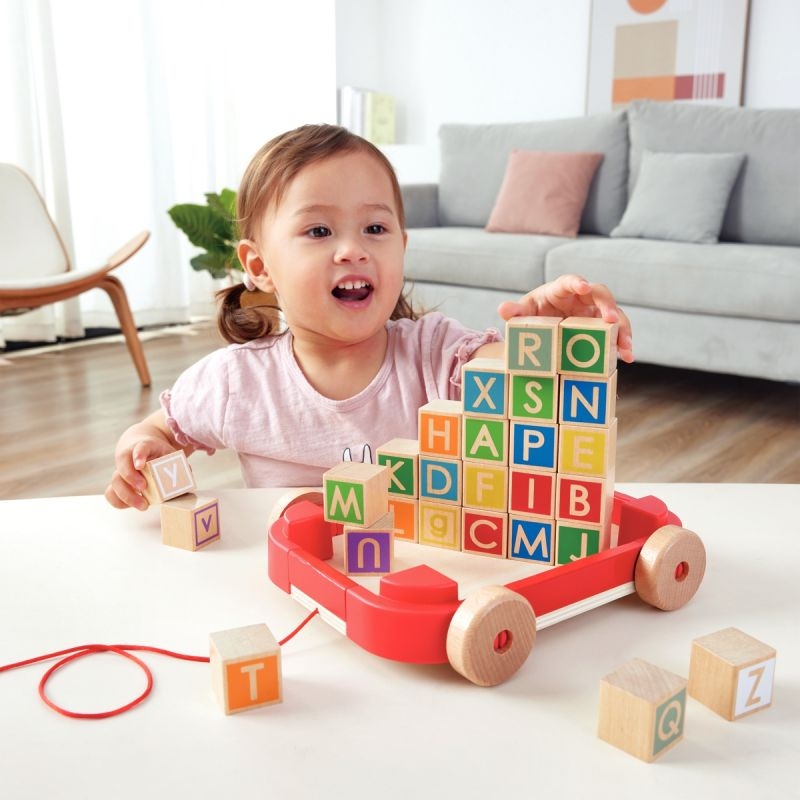 Chariot en bois à tirer avec 26 cubes