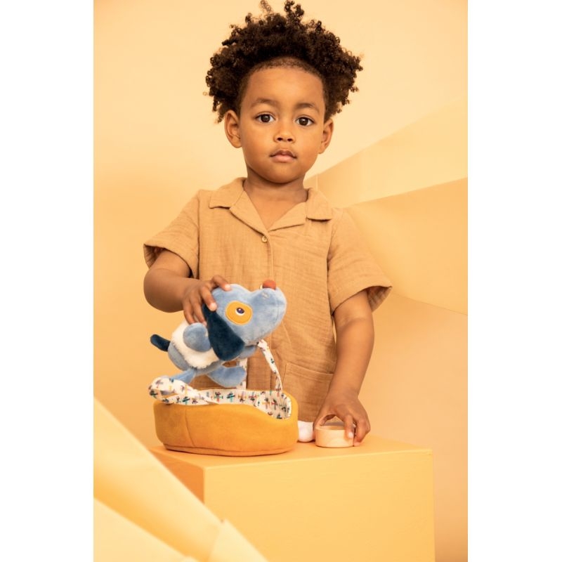 Jules le chiot et son panier LILLIPUTIENS