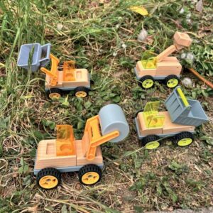 Lot de 4 engins de chantier à construire