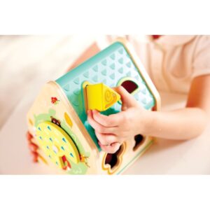 Maison trieur de formes en bois